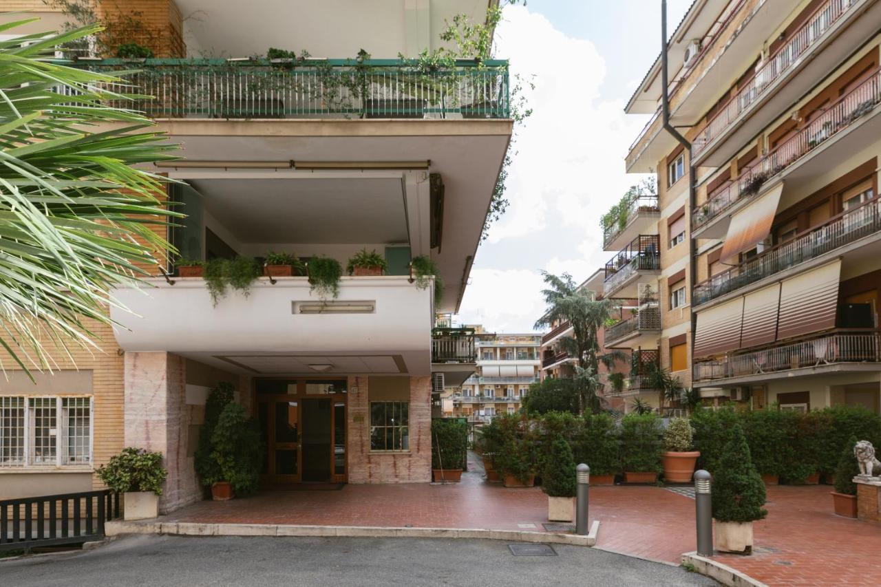 Stupendo Appartamento In Quartiere Residenziale روما المظهر الخارجي الصورة